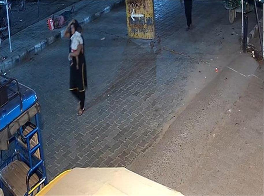 Ludhiana रेलवे स्टेशन की CCTV से मचा हड़कंप, खूब वायरल हो रही तस्वीरें