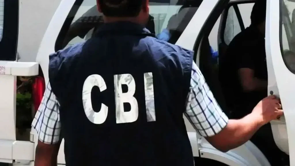 घर खरीदारों से ठगी मामले में मुंबई समेत 3 शहरों के 12 जगहों पर रेड, CBI ने जब्त किए ढेरों दस्तावेज