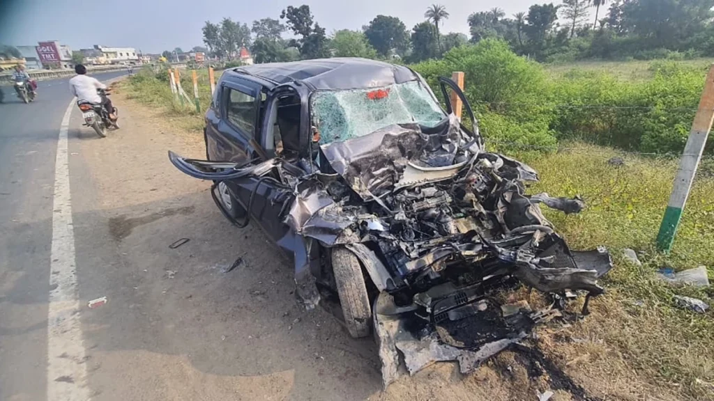 रफ्तार का कहर! उज्जैन में दर्दनाक दुर्घटना, तीन युवकों ने गंवाई जान, कार के उड़े परखच्चे, एक घायल अस्पताल में भर्ती