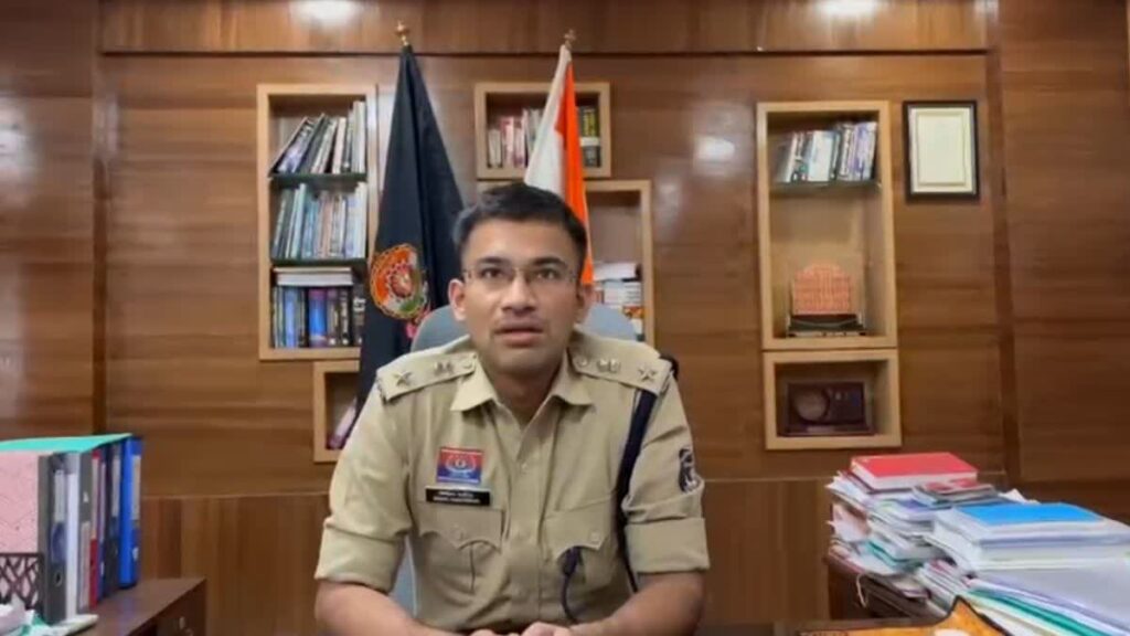 नक्सलियों में आत्मसमर्पण की होड़, उदंती एरिया कमेटी ने लेटर जारी कर दिए संकेत, गरियाबंद SP ने बताया सकारात्मक पहल