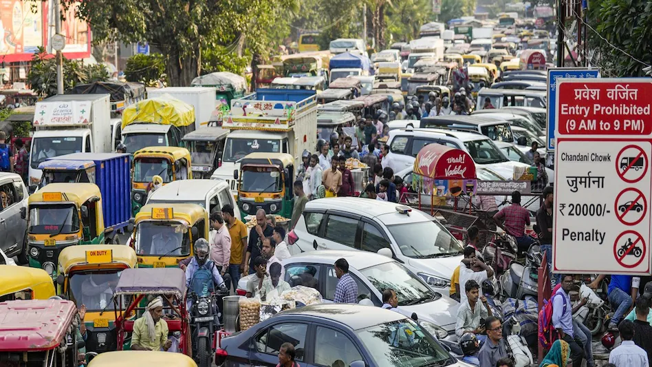 महाजाम से हाहाकार! दिल्ली-NCR से यूपी तक चक्का जाम, एक्सप्रेस-वे पर घंटों फंसी गाड़ियां, ट्रेनों में भी पैर रखने की जगह नहीं