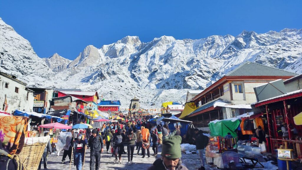 उत्तराखंड में शीत लहर की दस्तक: केदारनाथ में पारा शून्य से नीचे, हेमकुंड साहिब बर्फ से ढका, वीकेंड पर भारी बर्फबारी का अलर्ट