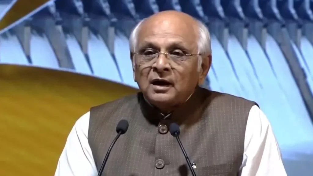 BJP ने गुजरात में की ‘सबसे बड़ी सर्जरी’! सीएम भूपेंद्र पटेल को छोड़ सभी 16 मंत्रियों का इस्तीफा, आज रात तय होगी नए चेहरों की सूची