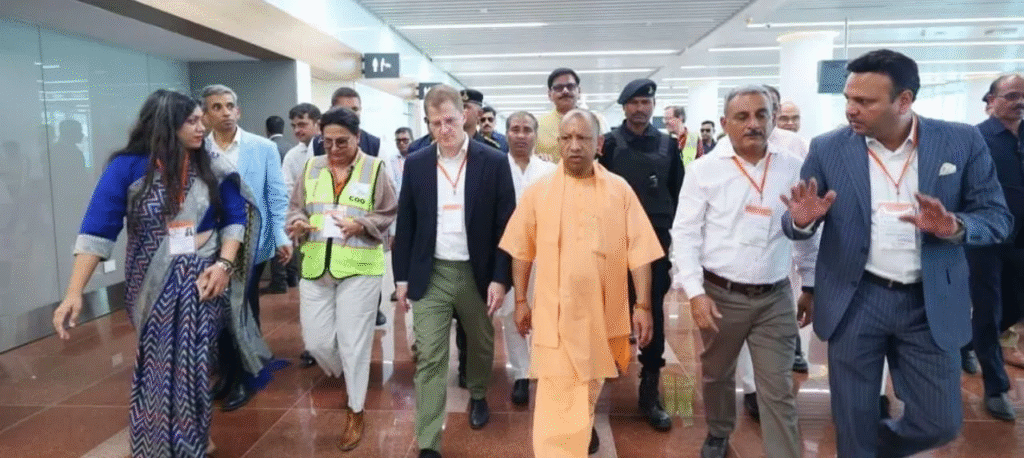 CM योगी ने परखी जेवर एयरपोर्ट की रफ्तार! निर्माण स्थल का निरीक्षण कर अधिकारियों को दिए आवश्यक निर्देश