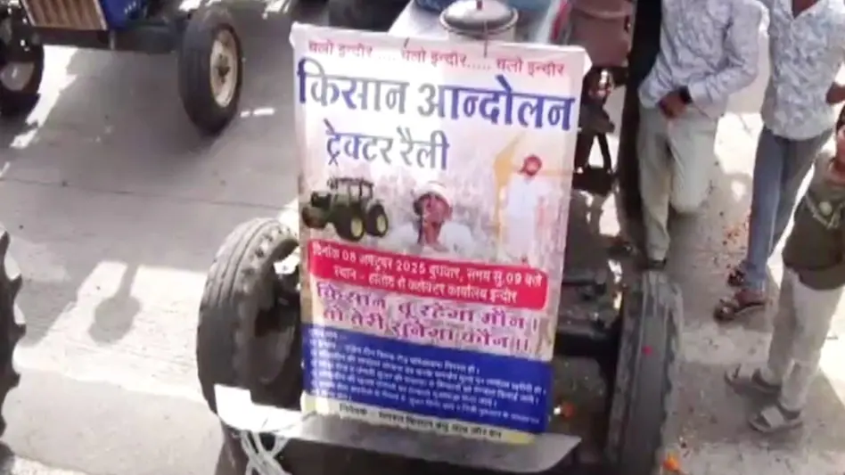 किसानों का हल्ला बोल: ग्रीन फील्ड कॉरिडोर के विरोध में इंदौर-उज्जैन रोड पर निकाली ट्रैक्टर रैली, हाईवे जाम।