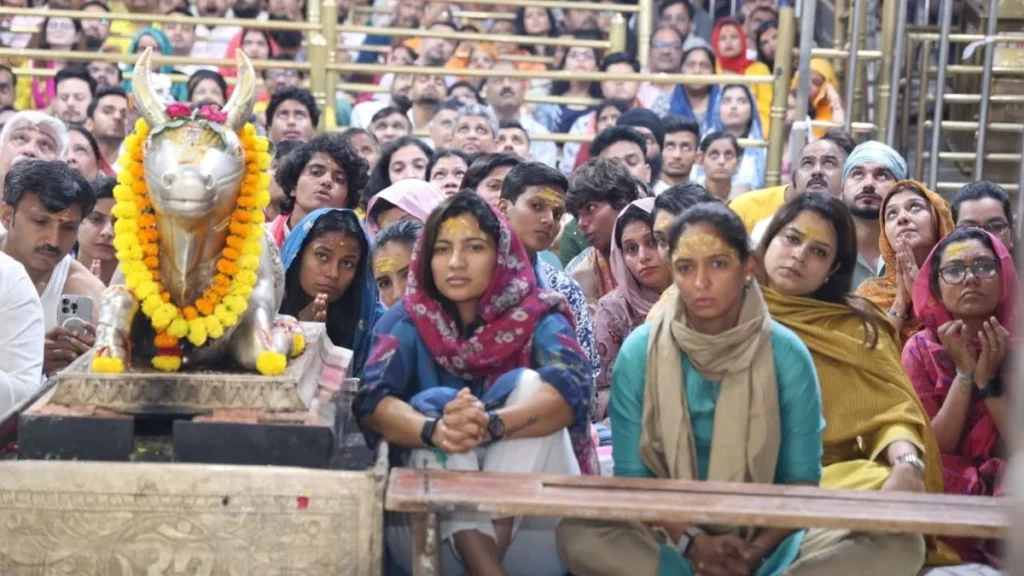 जीत का आशीर्वाद लेने उज्जैन पहुंची महिला टीम इंडिया: खिलाड़ियों ने किए बाबा महाकाल की भस्म आरती के दर्शन, प्रार्थना का वीडियो वायरल