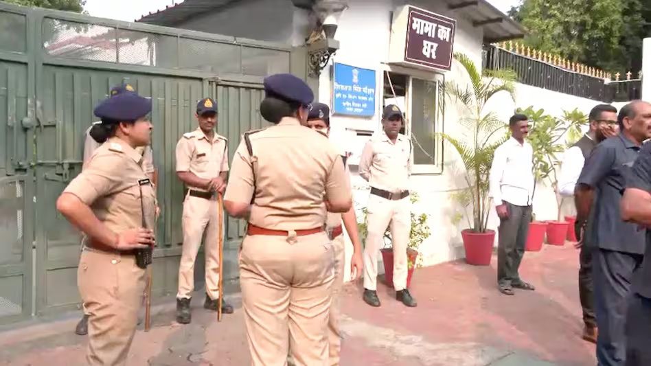 भोपाल में ‘धान’ पर सियासी संग्राम! जीतू पटवारी अचानक शिवराज सिंह चौहान के घर पहुंचे, रास्ते भर पुलिस से होती रही तगड़ी झड़प