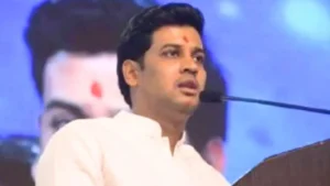 शिंदे गुट का सीधा वार: श्रीकांत बोले- ‘UBT और MNS सिर्फ बयानबाजी करते हैं, मराठियों के नाम पर सिर्फ राजनीति हुई