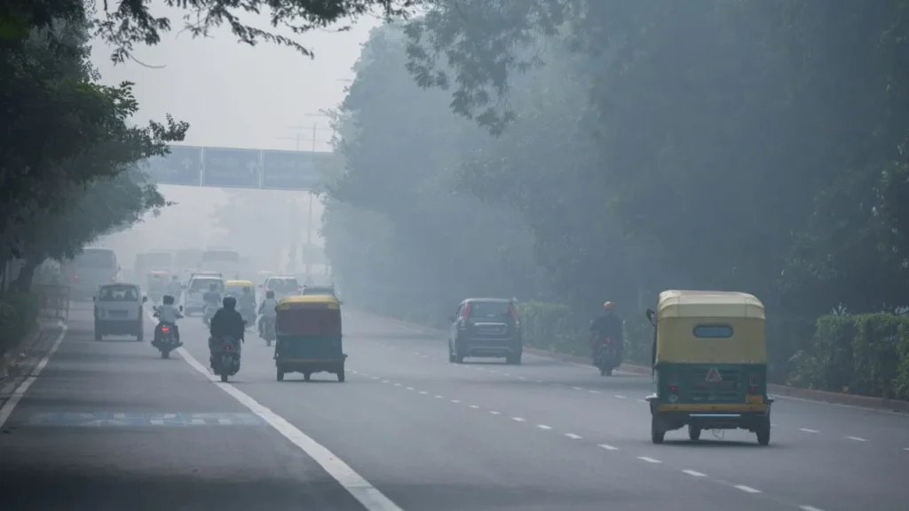 प्रदूषण का ‘खतरा’ घर के अंदर भी! बढ़ते AQI से बचने के लिए एक्सपर्ट के 5 आसान उपाय, जानें कैसे रखें हवा शुद्ध