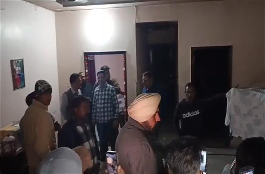 युवती ने की आत्महत्या, इलाके में मचा हड़कंप, परिवार पर टूटा दुखों का पहाड़