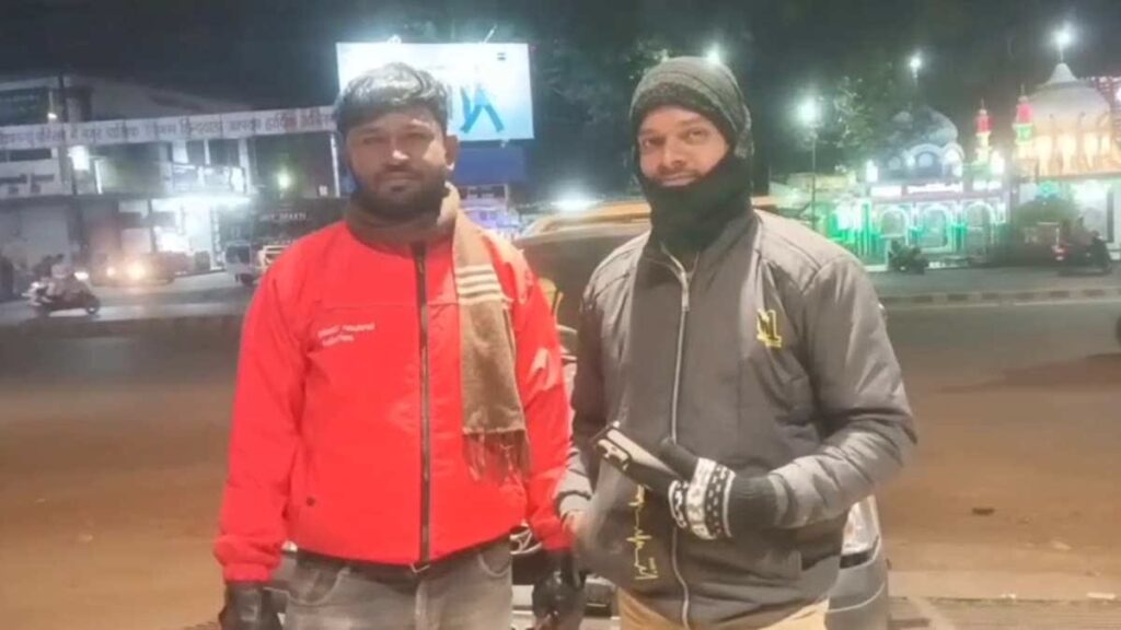 मूक बधिर भाई टेक्नोलॉजी से कर रहे मोटी कमाई, परेशानियों के सामने घुटने टेकने वालों के लिए मिसाल