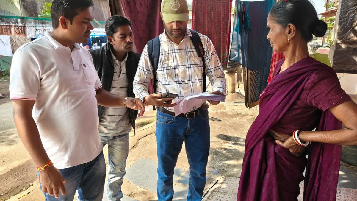 भिलाई में मतदाता सूची का विशेष गहन पुनरीक्षण कार्य, बीएलओ घर घर दे रहे दस्तक