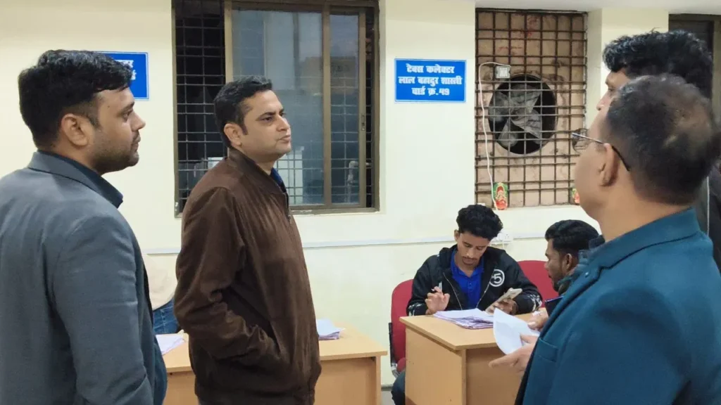 जबलपुर में SIR के काम पर बड़ा एक्शन! 3 BLO सस्पेंड, 5 की सैलरी रोकने के आदेश, प्रशासन की सख्त कार्रवाई