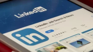 LinkedIn यूज़र्स ध्यान दें: AI के लिए आपका डेटा इस्तेमाल करने जा रहा है प्लेटफॉर्म, प्राइवेसी सेटिंग में तुरंत करें ये बदलाव