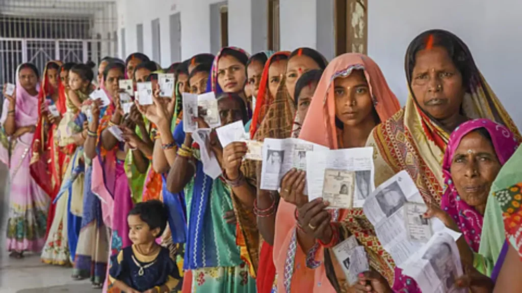 ‘नारी शक्ति’ सिर्फ नारों तक सीमित? चुनाव में महिलाओं के वोट की जरूरत, पर उम्मीदवारी में क्यों करती हैं पार्टियां कटौती?