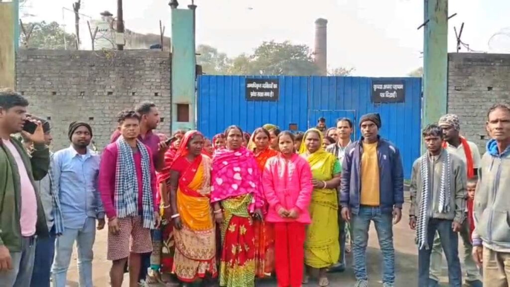 धनबाद में माइंस के अंदर कर्मी की मौत पर परिजनों का हंगामा, कंपनी प्रबंधन ने नौकरी और मुआवजा का एलान किया