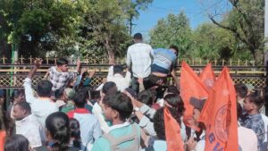 कवर्धा में शिक्षा व्यवस्था की बदहाली पर एबीवीपी का हल्ला बोल, कलेक्टर कार्यालय का किया घेराव