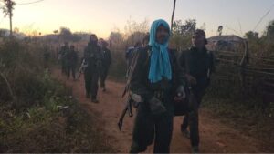 सीसी मेंबर रामधेर के साथ 12 नक्सली हथियार के साथ जंगल से निकले बाहर, राजनांदगांव में डिप्टी सीएम के सामने करेंगे सरेंडर