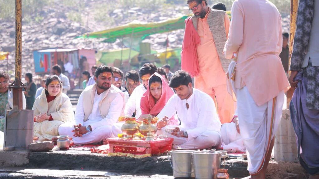 शादी और सीएम मोहन यादव के बेटे बहु का हनीमून प्लान! नदी किनारे तस्वीरों ने खोला राज