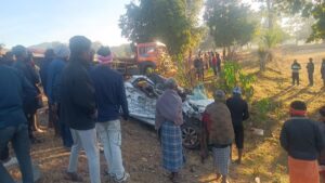 सड़क हादसे में 5 की मौत, जशपुर में मेला देखकर लौट रहे लोगों की कार ट्रेलर से टकराई