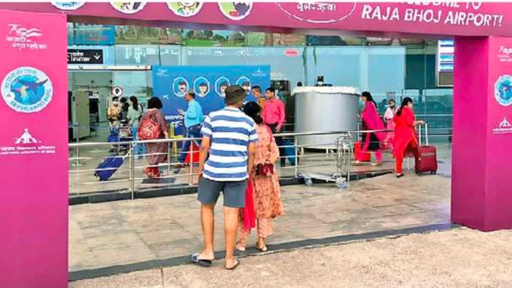 “भोपाल एयरपोर्ट का ‘डबल धमाका’!”: लगातार दूसरी बार देश में नंबर-1 बना राजा भोज हवाई अड्डा; खजुराहो ने भी गाड़ा झंडा