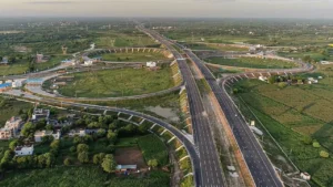 NHAI की बड़ी पहल: दिल्ली-मुंबई एक्सप्रेसवे पर कोहरे के कारण होने वाले हादसे रोकने के लिए विशेष इंतजाम, ड्राइवरों को मिलेगी बड़ी मदद