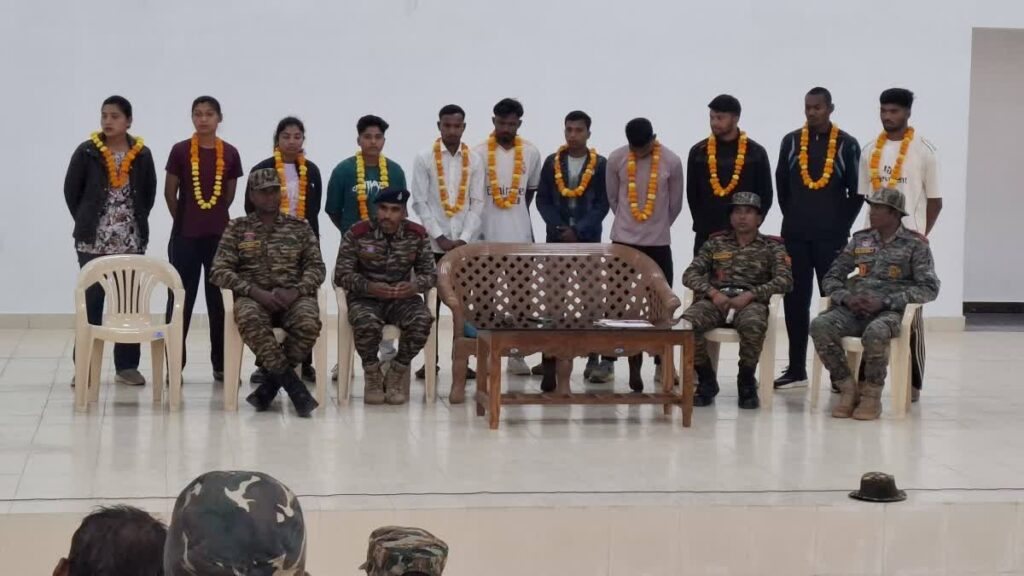 कांकेर जंगलवार कॉलेज: जहां नक्सलियों से लड़ने जवानों को मिलती है ट्रेनिंग, वहां निशुल्क प्रशिक्षण से 17 युवा पुलिस भर्ती में चयनित