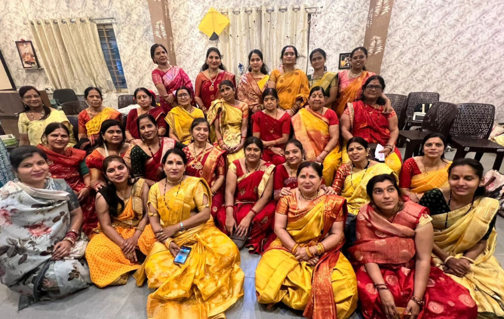 हल्दी-कुमकुम के साथ मना मकर संक्रांति का उत्सव, महिलाओं ने साझा की खुशियाँ