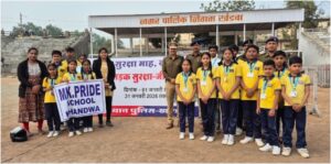 यातायात पुलिस की दोहरी पहल: बच्चों ने नुक्कड़ नाटक से जगाई जागरूकता, तो पुलिस ने 55 वाहन चालकों से वसूला जुर्माना