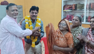 समाजसेवी अखिलेश गुप्ता का सम्मान, रेडक्रॉस चेयरमैन बनने पर मंदिर ट्रस्ट और वैश्य समाज ने जताई खुशी