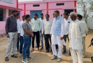 खंडवा: किल्लौद के स्कूलों में जहर बन रहा पानी, फ्लोराइड युक्त हैंडपंप से पानी पीने को मजबूर मासूम बच्चे