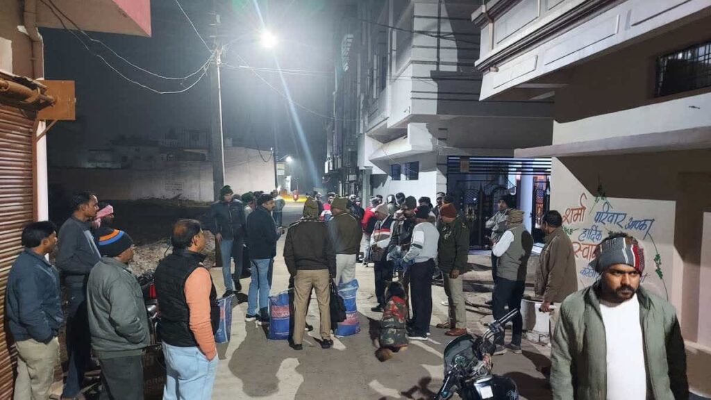 लड़की के साथ छेड़छाड़ कर रहे थे दबंग, युवक ने विरोध किया तो चाकू घोंपकर हत्या - SMTV India