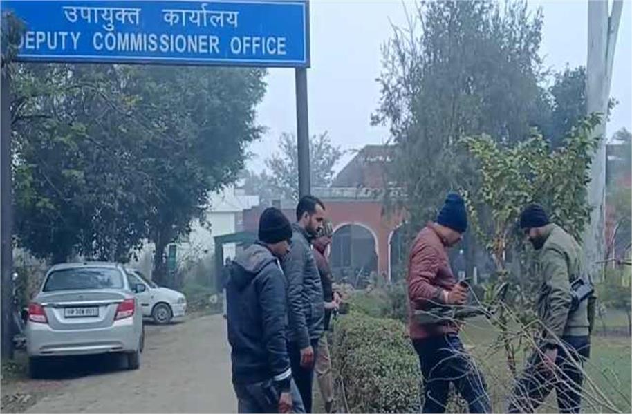 Threat Email to DC Office: डीसी कार्यालय को मिली धमकी भरा ईमेल, सुरक्षा एजेंसियां अलर्ट; डॉग स्क्वायड की टीमें कर रही हैं सर्च ऑपरेशन
