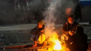 दिल्ली-NCR में बदलेगा मौसम: 2 दिन बारिश और घने कोहरे का अलर्ट, पहाड़ों पर बर्फबारी से बढ़ेगी ठिठुरन!