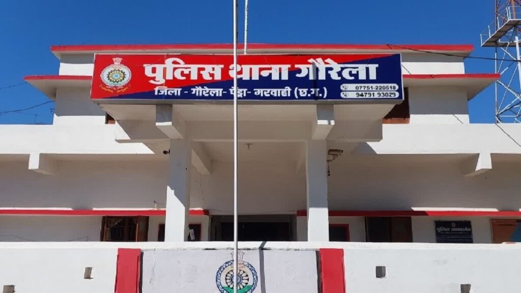 Ghaurela Crime News: घरेलू विवाद में पति ने पत्नी और बेटी को लगाई आग, हालत गंभीर