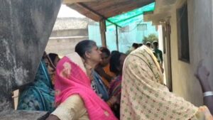 Janjgir-Champa News: बेटे के गम में पति-पत्नी ने की आत्महत्या, पेड़ से लटके मिले शव; इलाके में मातम