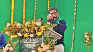 Hemant Soren vs Center: सीएम हेमंत सोरेन ने केंद्र सरकार को दी खुली चेतावनी, बोले- ‘हक नहीं मिला तो जाएंगे कोर्ट