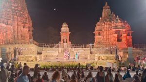 अद्भुत नजारा! खजुराहो में जब भरतनाट्यम से मंच पर उतरा ‘चक्रव्यूह’, अभिमन्यु के युद्ध ने दर्शकों के रोंगटे खड़े किए