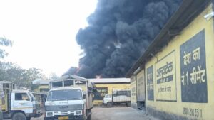 Bilaspur News: बिलासपुर की पेंट फैक्ट्री में लगी भीषण आग, तिफरा इंडस्ट्रियल एरिया में मचा हड़कंप