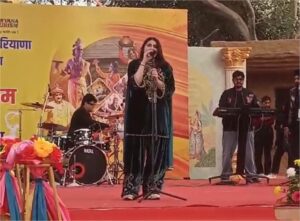 Surajkund Mela 2026: सूरजकुंड मेले में मन्नत नूर की आवाज का जादू, पंजाबी गानों पर जमकर थिरके संगीत प्रेमी