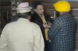 Jalandhar Raid: जालंधर में शराब माफिया के ठिकाने पर बड़ी रेड, भारी पुलिस फोर्स ने घंटों खंगाला घर; इलाके में हड़कंप