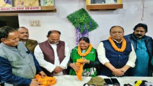 Jharkhand Politics: गिरिडीह में बागियों को मनाने में बीजेपी-कांग्रेस नाकाम, दुमका में दो पार्षद निर्विरोध निर्वाचित