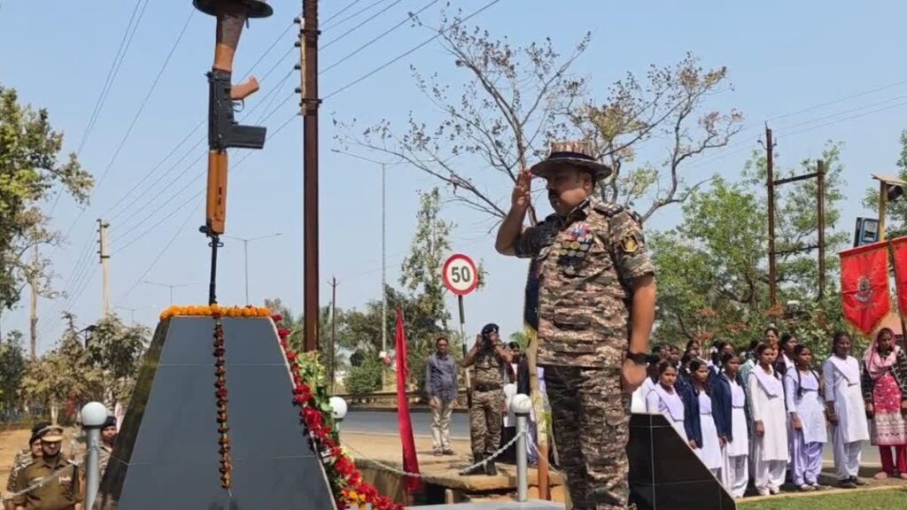 Pulwama Attack Anniversary: पुलवामा के शहीदों को सीआरपीएफ ने दी श्रद्धांजलि, याद में नम हुईं आंखें