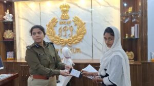 Project Device Pakur: मोबाइल धारकों के लिए मसीहा बनी पाकुड़ पुलिस, 19 लोगों के चेहरे पर लौटाई मुस्कान