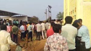 Chhattisgarh News: जमानत पर आए कैदी ने आंगनबाड़ी में महिला की जान ली, फिर खुद दी जान; बालोद में हड़कंप