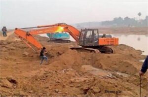 सतलुज में पुलिस का एक्शन: रात के अंधेरे में हो रही थी अवैध माइनिंग, पुलिस की रेड से भागे आरोपी, केस दर्ज