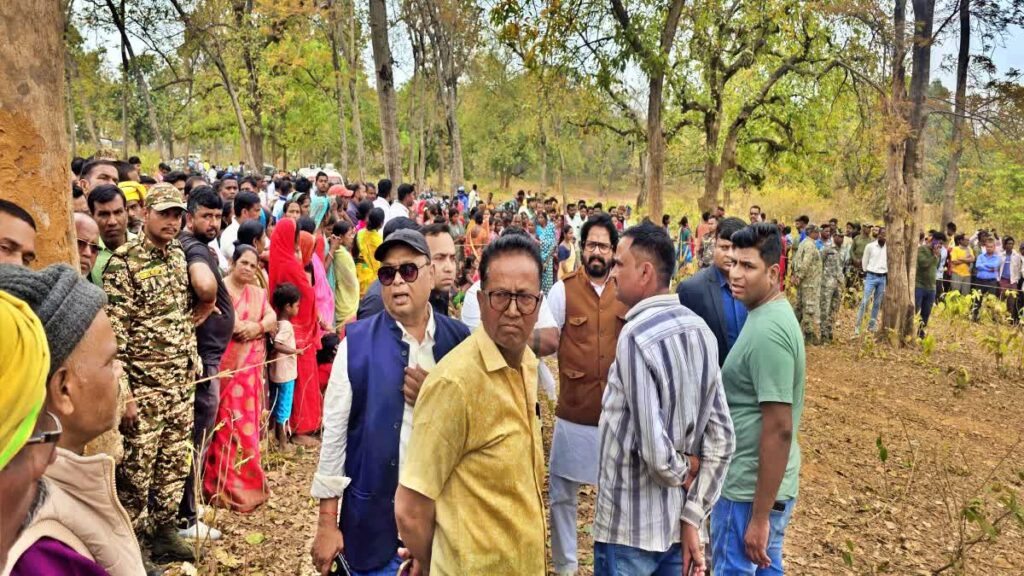 सनसनीखेज वारदात! पूर्व जिला परिषद अध्यक्ष राकेश महतो की हत्या, पहचान मिटाने के लिए जंगल में शव को जलाया