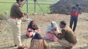 हक की खातिर 27 किमी का पैदल सफर: जब पुलिस की मिन्नतें भी नहीं रोक पाईं ग्रामीणों के कदम, कलेक्टर से मिलने की ठानी