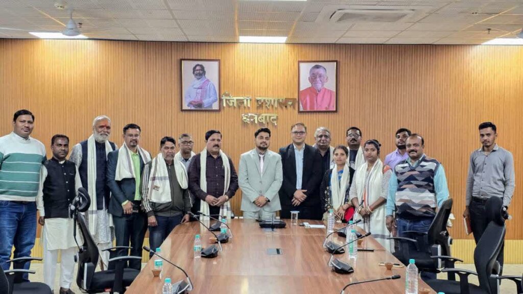 Board Exam 2026: हादसे के बाद भी छात्रों ने नहीं मानी हार, शिक्षकों की मदद से दी बोर्ड परीक्षा, DC ने किया सम्मानित