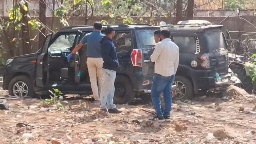 Crime Update: बेकाबू ‘काली गाड़ी’ ने मचाया कोहराम! युवक को कुचला, पुलिस टीम पर भी हमला; आरोपी फरार